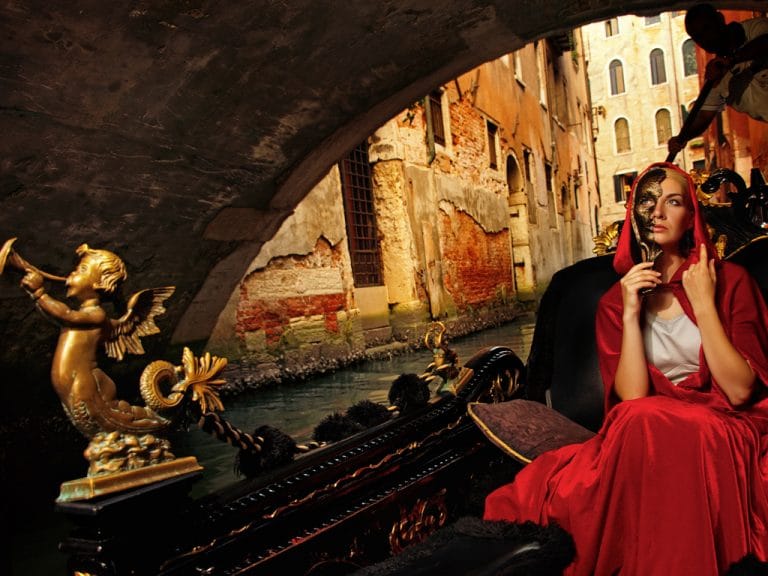 Gondole femme vénitienne - Venise