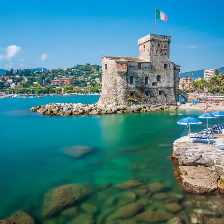 Château de Rapallo en bord de mer, sur la Riviera italienne en Ligurie.