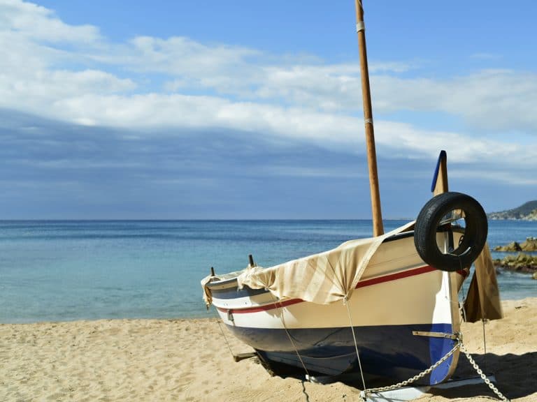 lloret-de-mar-bateau-plage