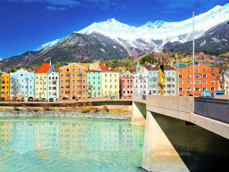 Innsbruck-neige-maisons-colorees