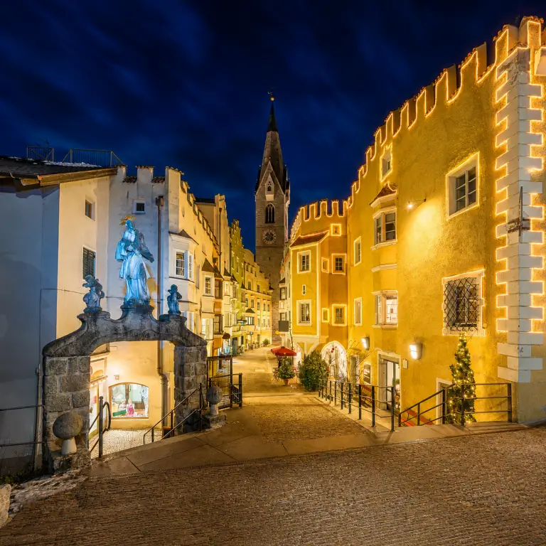 bressanone-vieille-ville-illuminee-noel-tyrol-du-sud