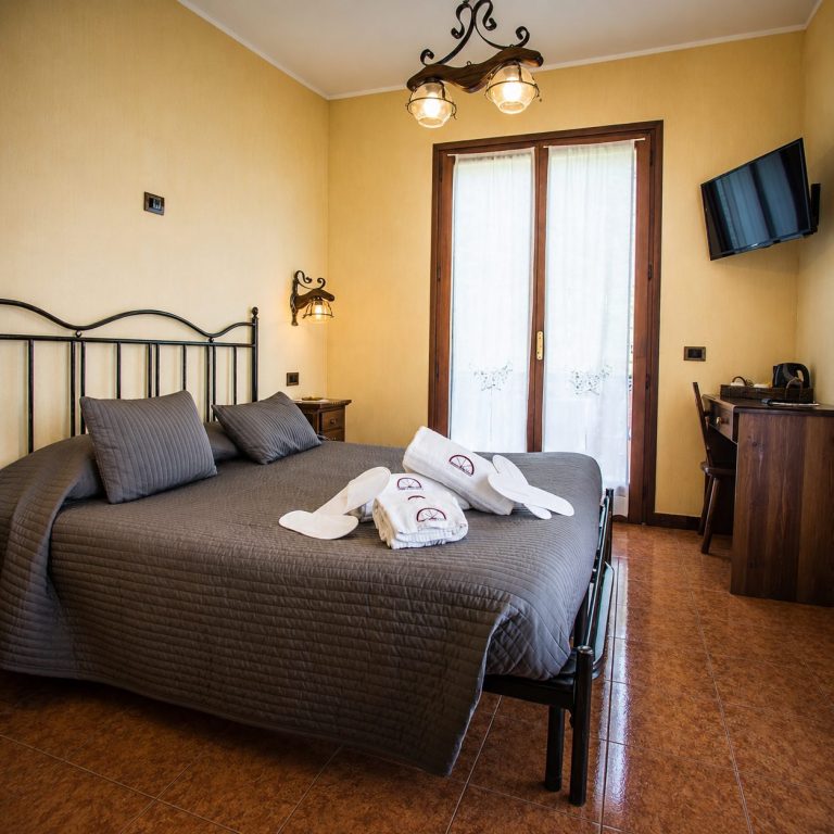 Chambre double de l’Hôtel Lago Bin 3 étoiles en Ligurie.